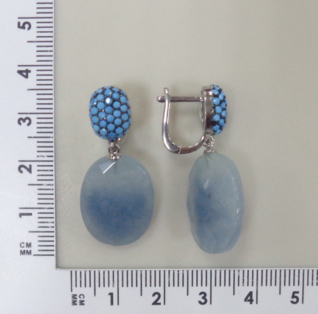 Серебряные серьги с нефритами